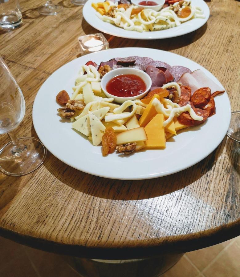 Lotrinsky Hotel Velké Pavlovice 外观 照片