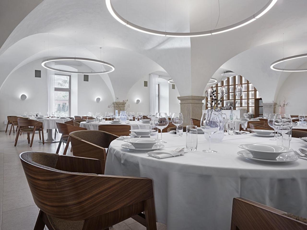Lotrinsky Hotel Velké Pavlovice 外观 照片
