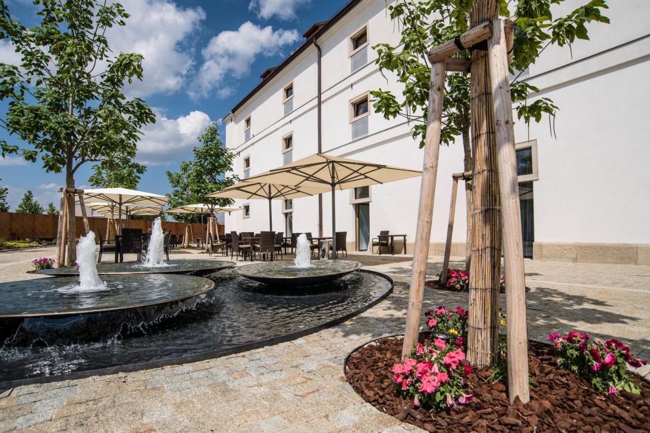 Lotrinsky Hotel Velké Pavlovice 外观 照片