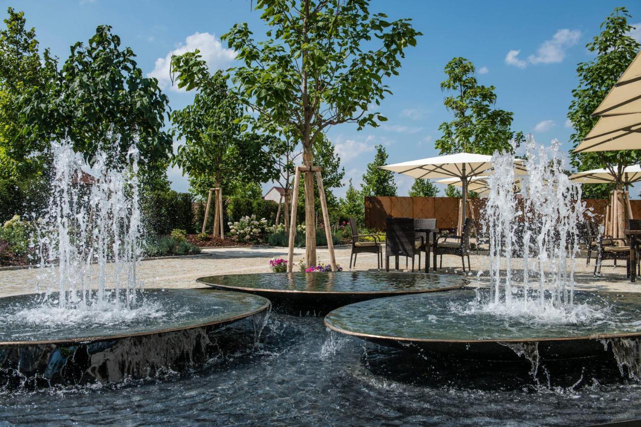 Lotrinsky Hotel Velké Pavlovice 外观 照片